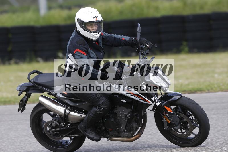 /Archiv-2025/09 22.04.2025 Cornu Master School ADR/gruen-vert/244